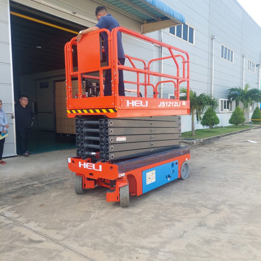 Xe nâng người Heli