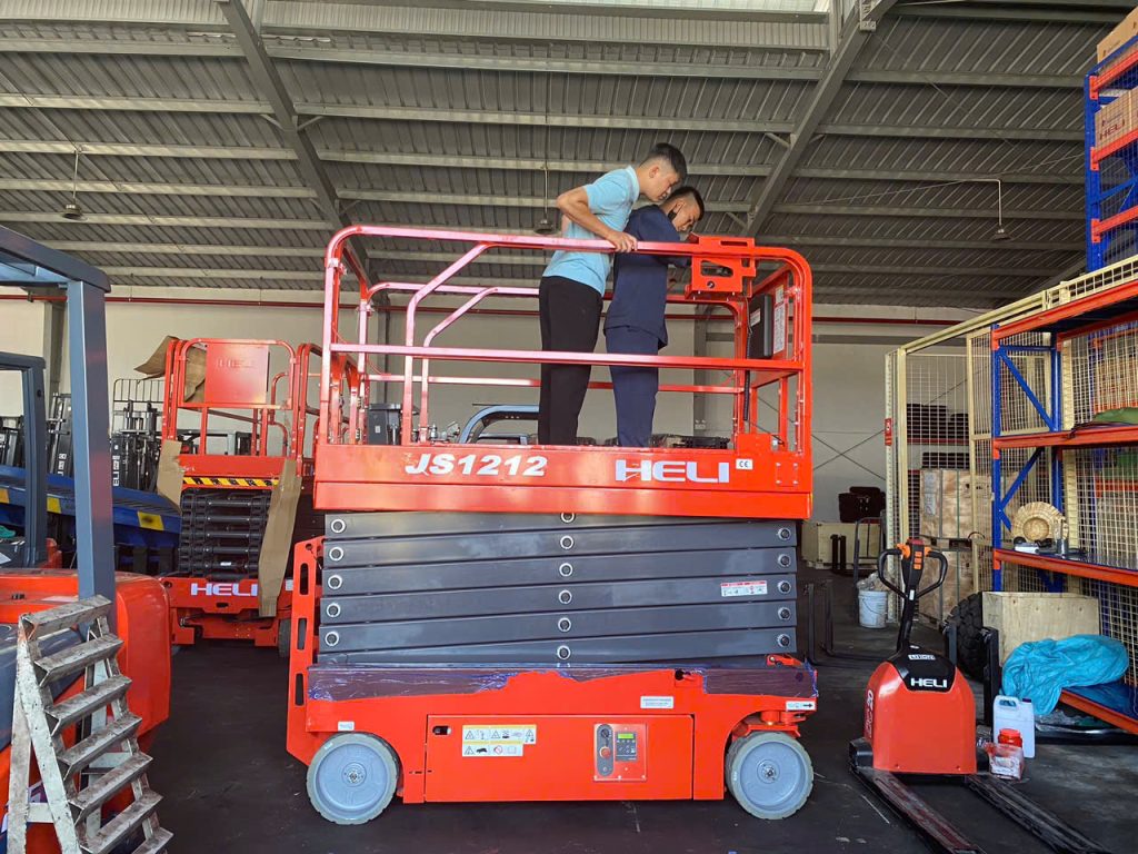 Xe nâng người Scissor Lift