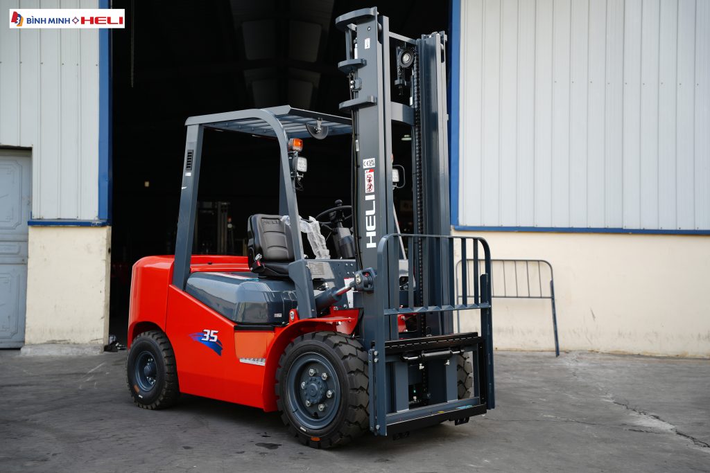 Xe nâng dầu 3.5 tấn Heli